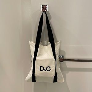 D&G fragrances fold up shopper